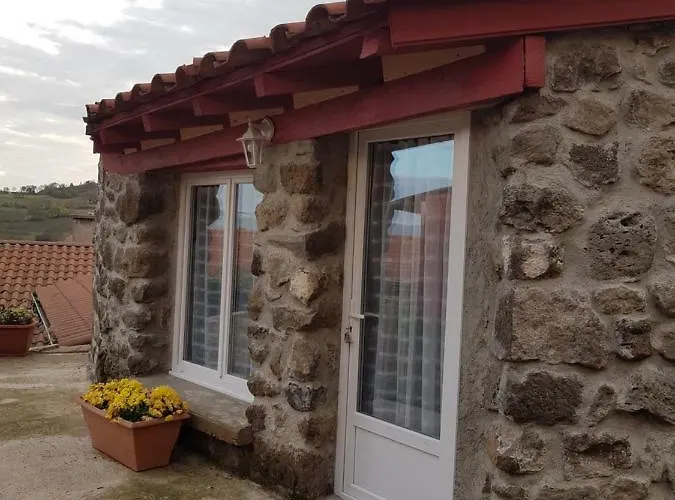 La Maison D'oree Апартаменты Polignac (Haute-Loire)