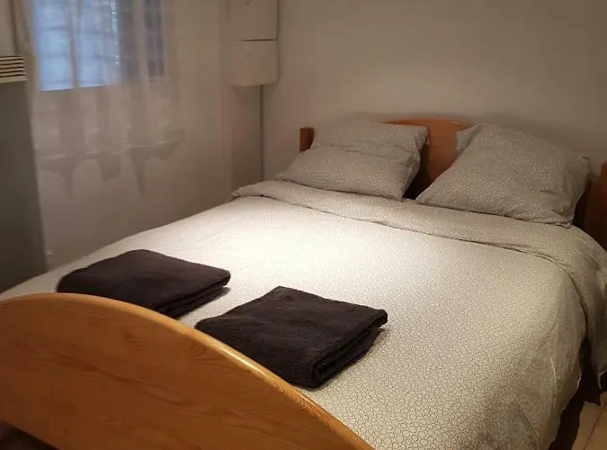 La Maison D'oree Апартаменты Polignac (Haute-Loire)